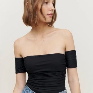 🩷reformation🩷 Adan off shoulder top
